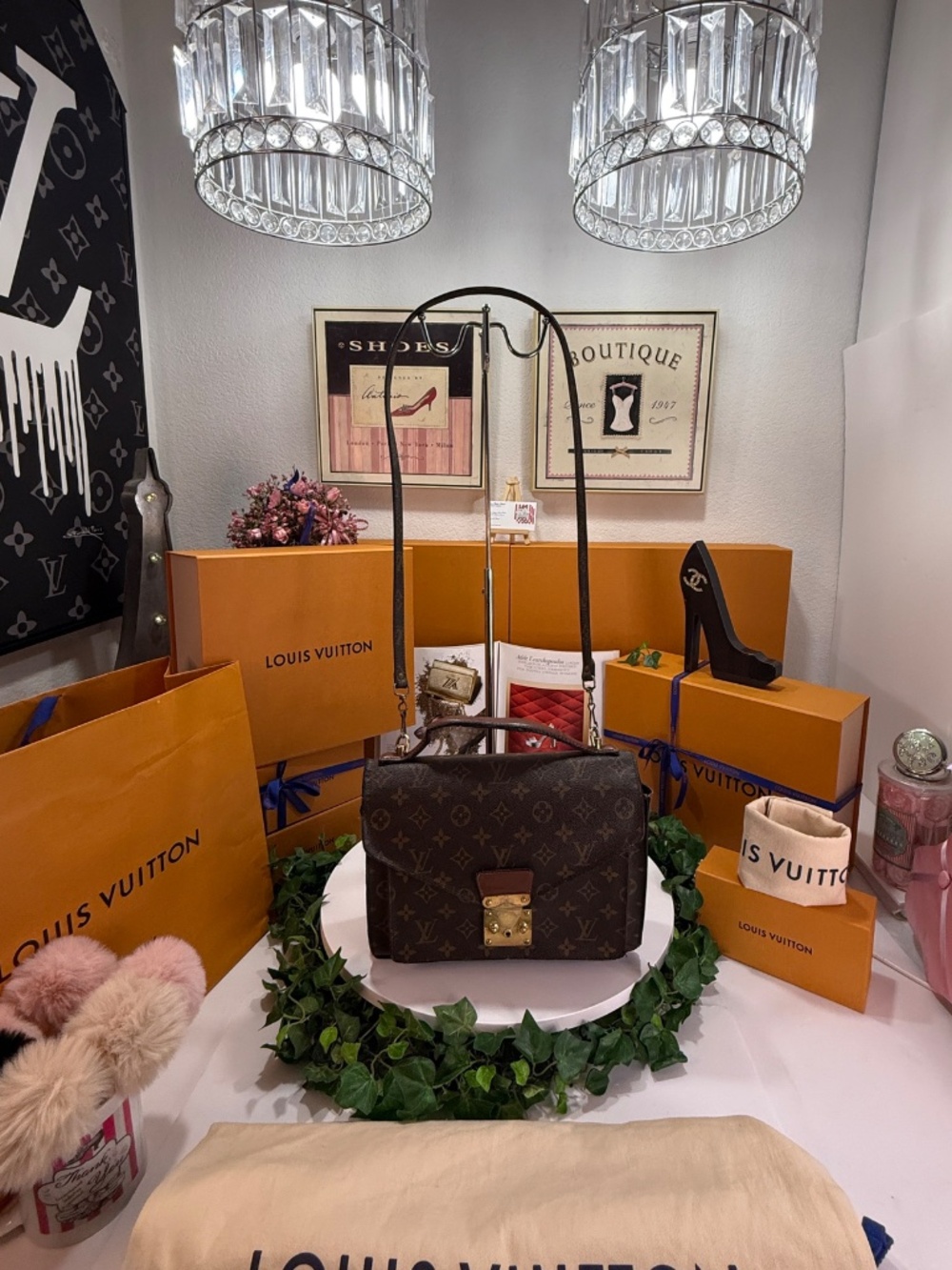 LOUIS VUITTON MONCEAU MONOGRAM BAG! - Picture 3 of 17